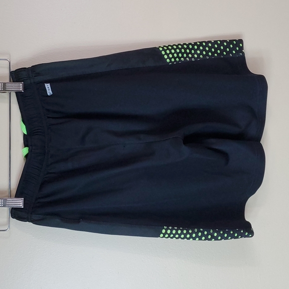 Old Navy Active wear black and green shorts - Picture 2 of 8